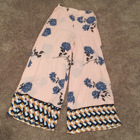 Forever 21 Pants - Light pink flare pants